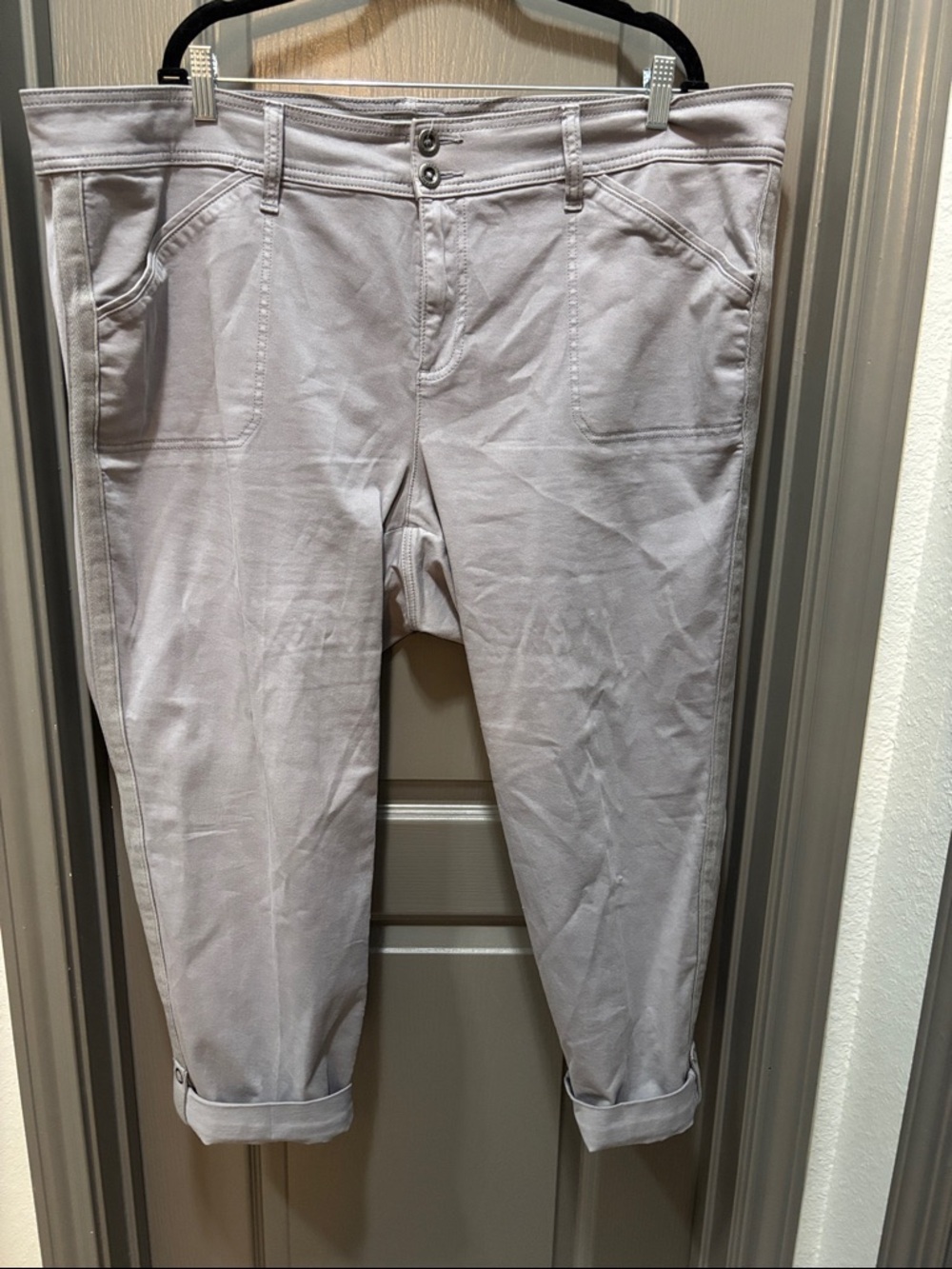 torrid Light Gray Capri Pant